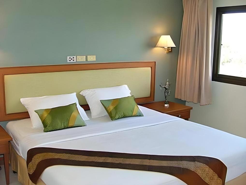 The Park Hotel Паттайя Экстерьер фото