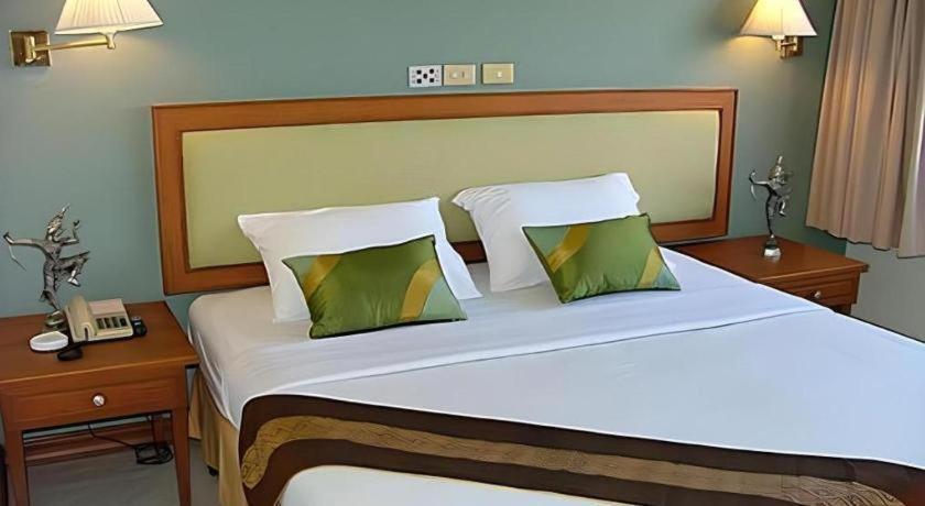 The Park Hotel Паттайя Экстерьер фото